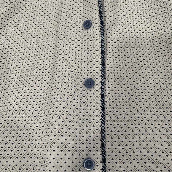 Button up - Picture 6 of 6